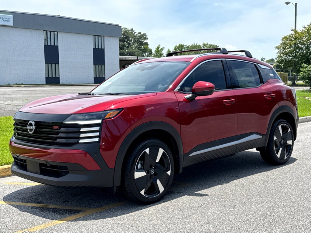 2025 Nissan Kicks SR photo 2