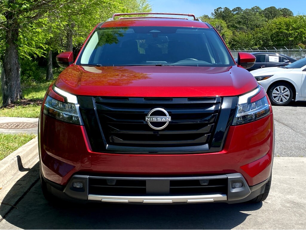 2022 Nissan Pathfinder SL photo 2