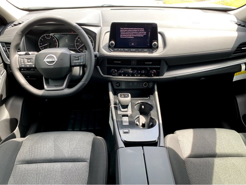2026 Nissan Rogue SV photo 4