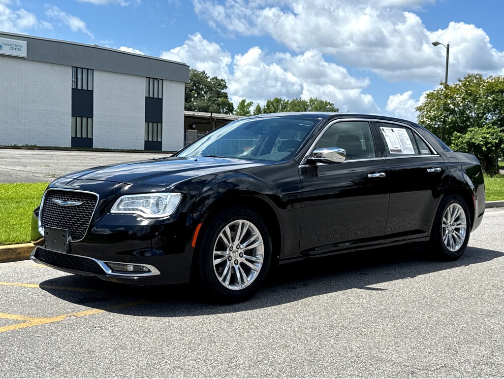 2017 Chrysler 300 C Base photo 3