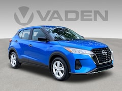 2025 Nissan Kicks Play S SUV