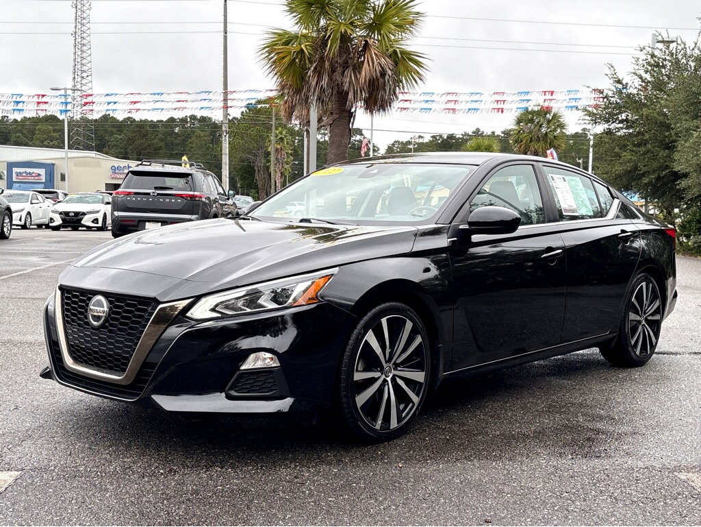 Used 2022 Nissan Altima 2.5 SR Sedan