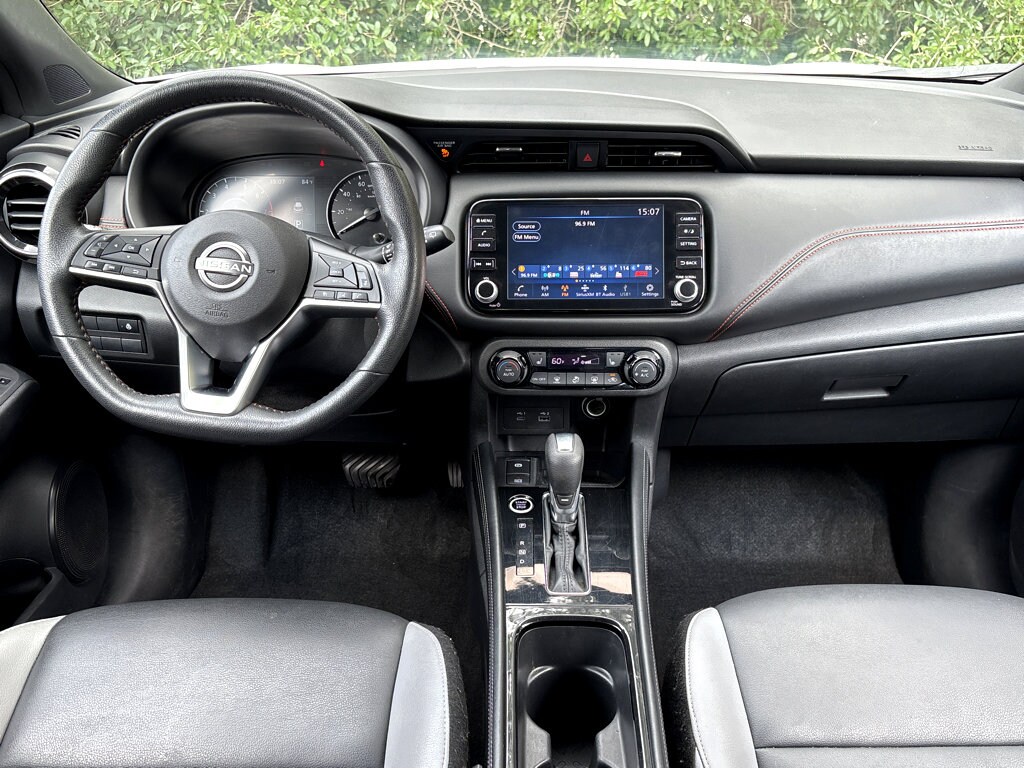 2023 Nissan Kicks SR photo 3