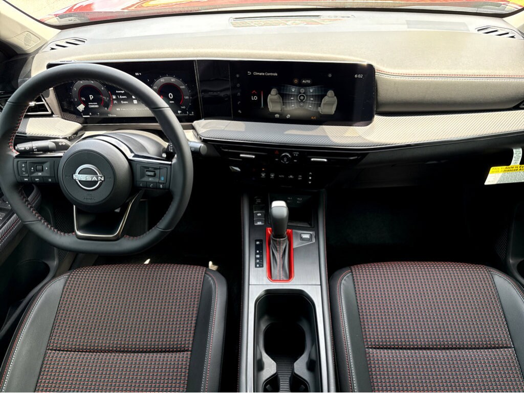 2025 Nissan Kicks SR photo 3