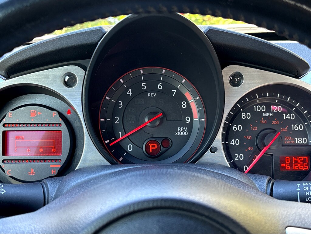 2016 Nissan 370Z Touring photo 4