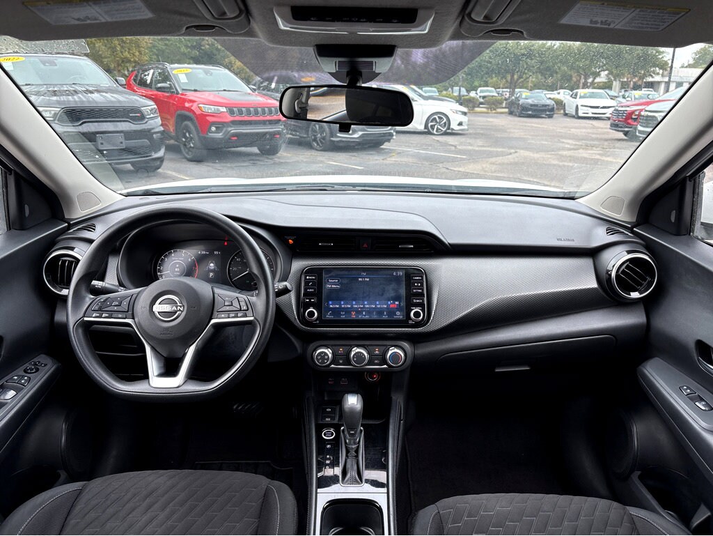 2023 Nissan Kicks SV photo 3