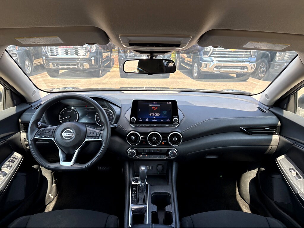 2023 Nissan Sentra SV photo 4