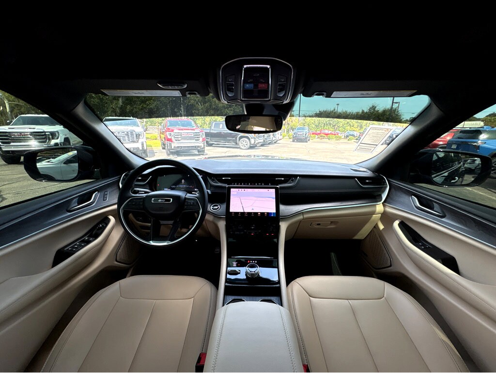 2024 Jeep Grand Cherokee Limited photo 2