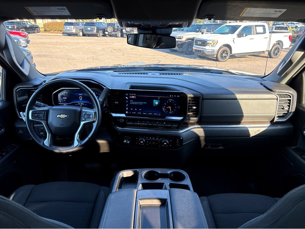 2023 Chevrolet Silverado 1500 LT photo 4