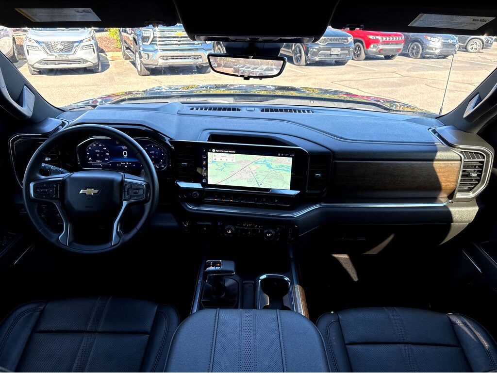 2024 Chevrolet Silverado 1500 High Country photo 3