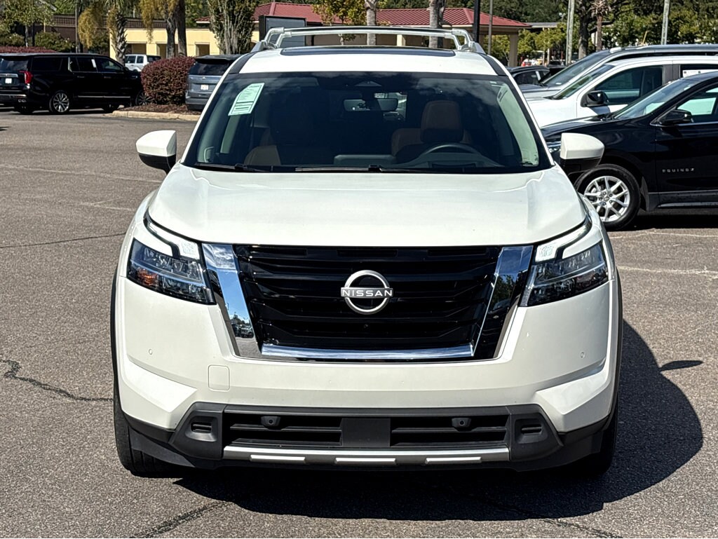 2024 Nissan Pathfinder Platinum photo 2