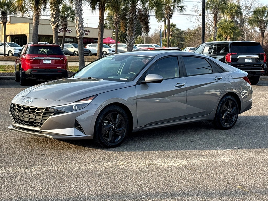 Used 2022 Hyundai Elantra SEL Sedan