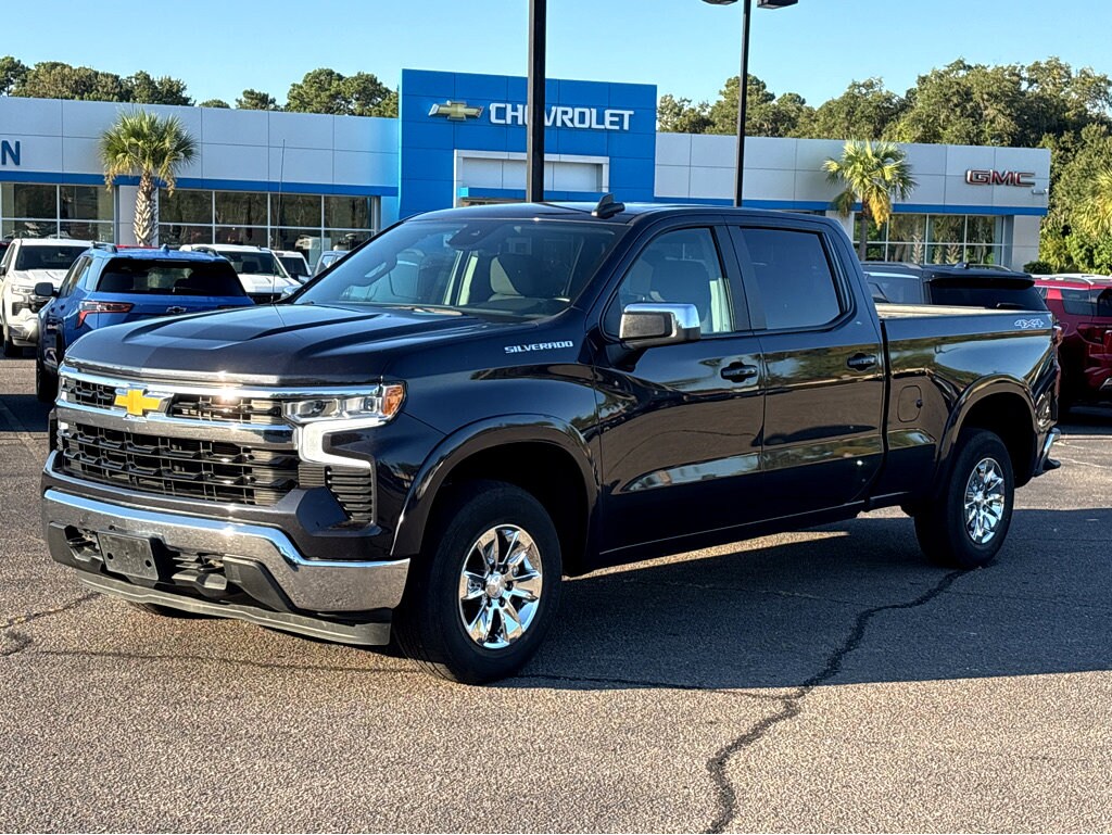 2023 Chevrolet Silverado 1500 LT photo 3