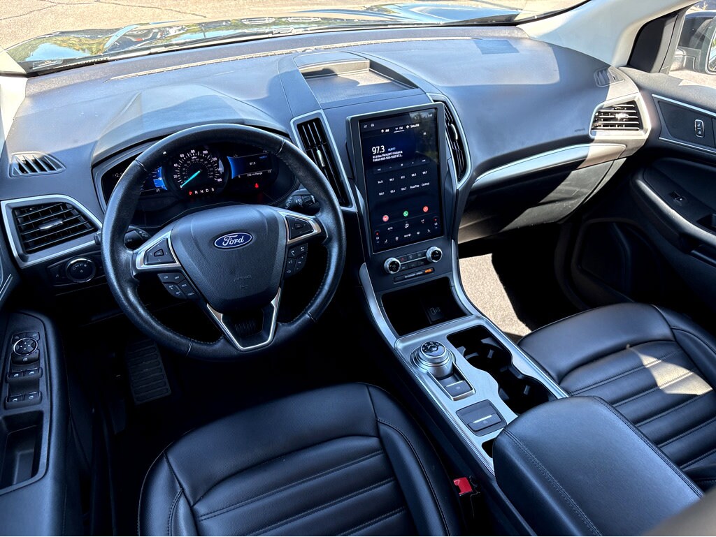 2022 Ford Edge SEL photo 4