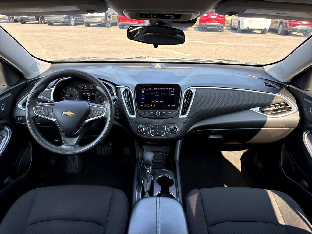 2023 Chevrolet Malibu 1LT photo 4