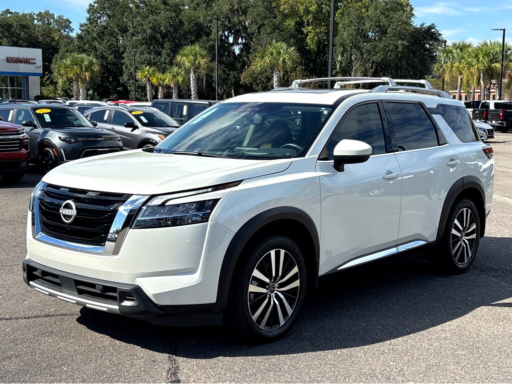 2024 Nissan Pathfinder Platinum photo 3