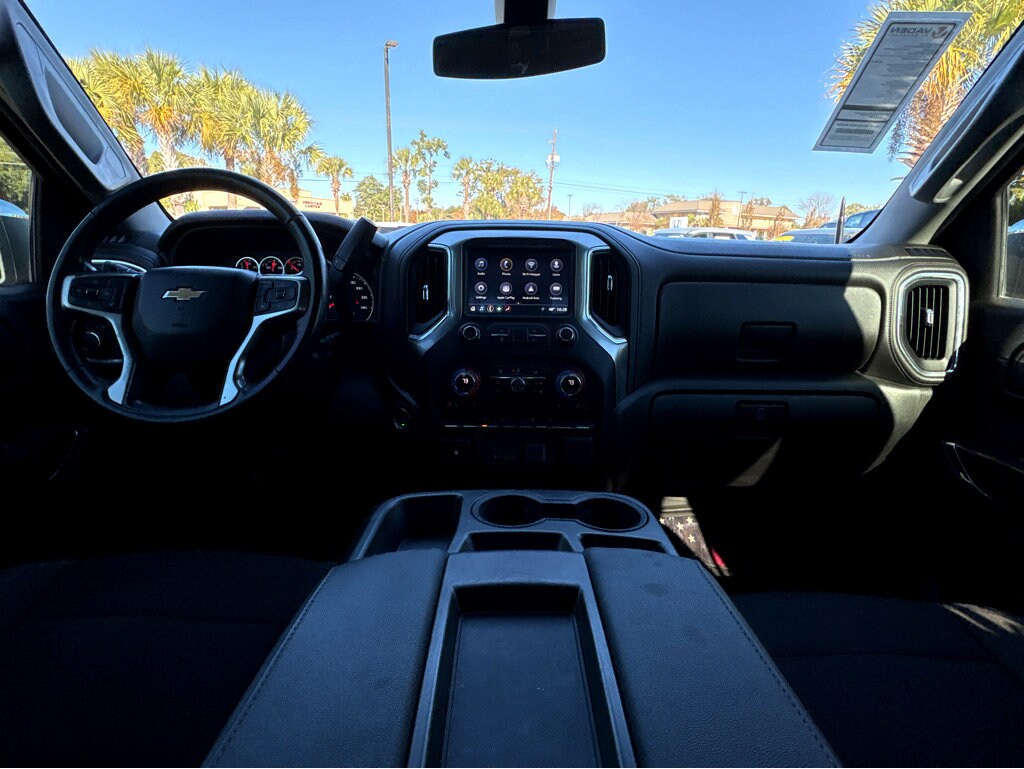 2019 Chevrolet Silverado 1500 LT photo 3