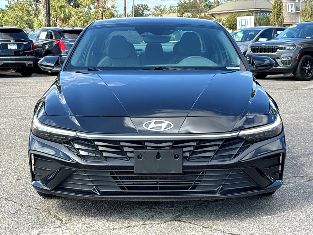 2024 Hyundai Elantra SEL photo 2