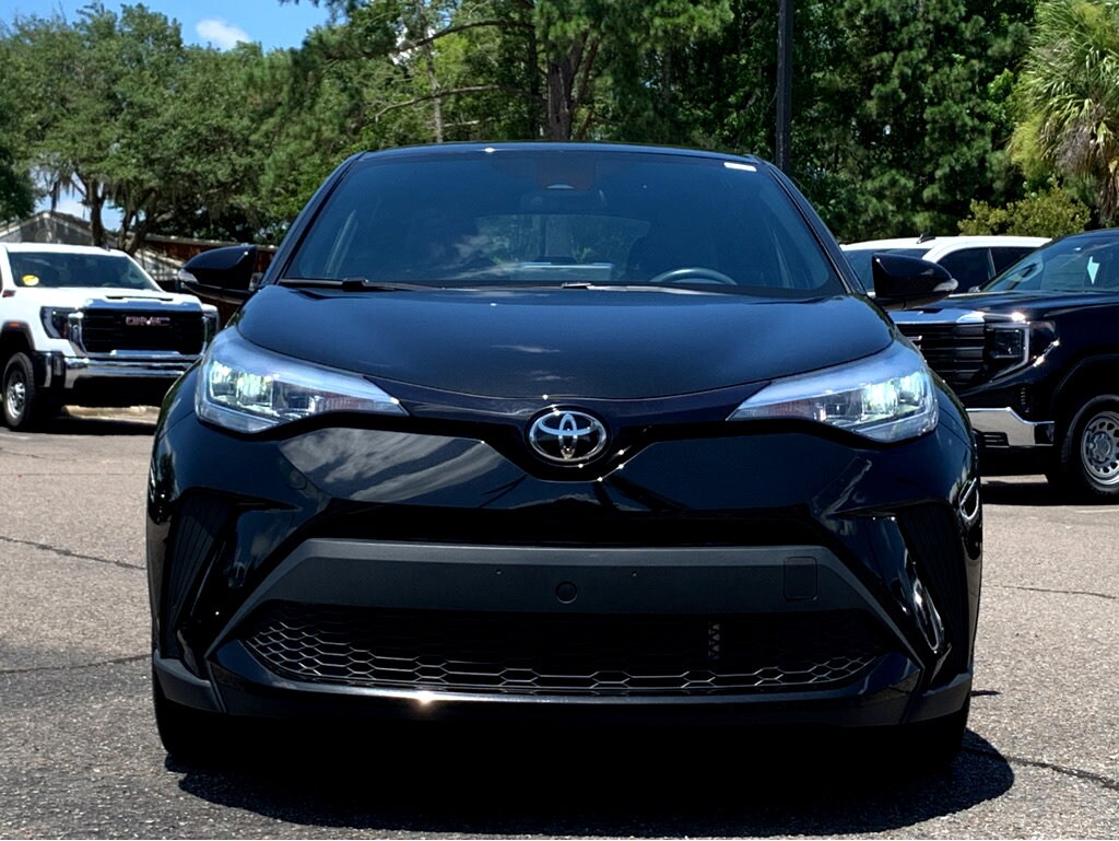 2022 Toyota C-HR XLE photo 2