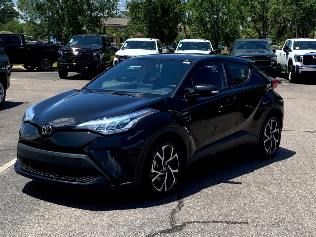 2022 Toyota C-HR XLE photo 3