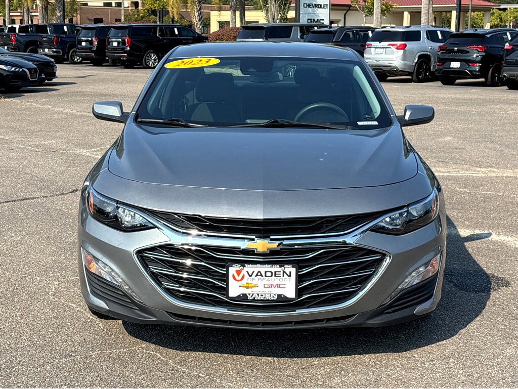 2023 Chevrolet Malibu 1LT photo 2