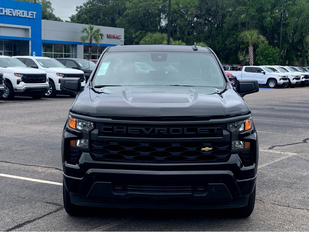 2024 Chevrolet Silverado 1500 Custom photo 2
