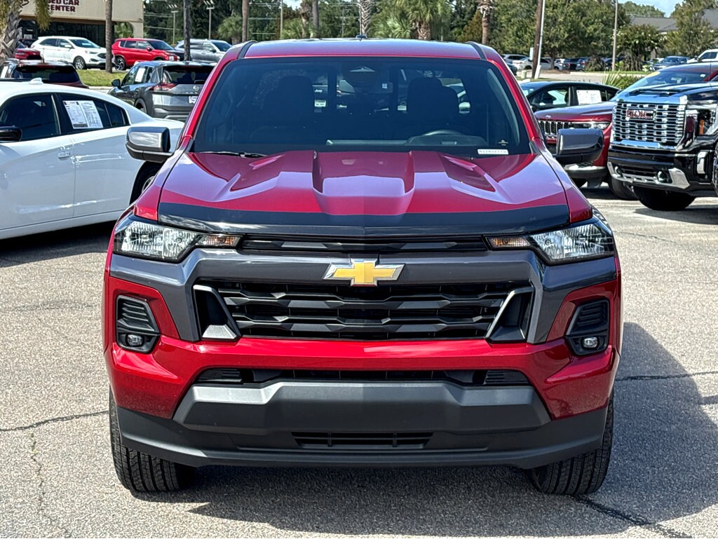 2024 Chevrolet Colorado LT photo 2