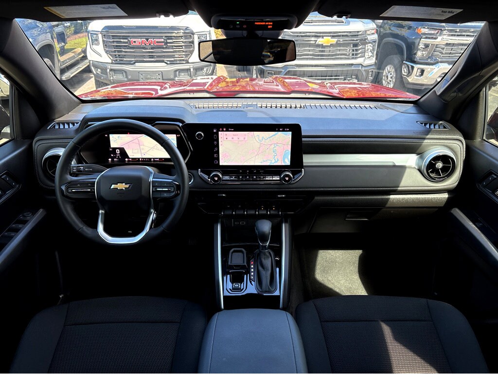 2024 Chevrolet Colorado LT photo 3