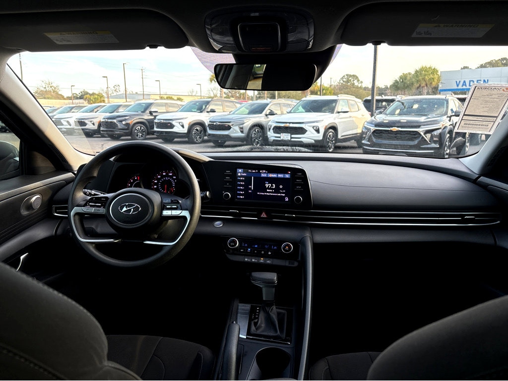 Used 2022 Hyundai Elantra SEL Sedan