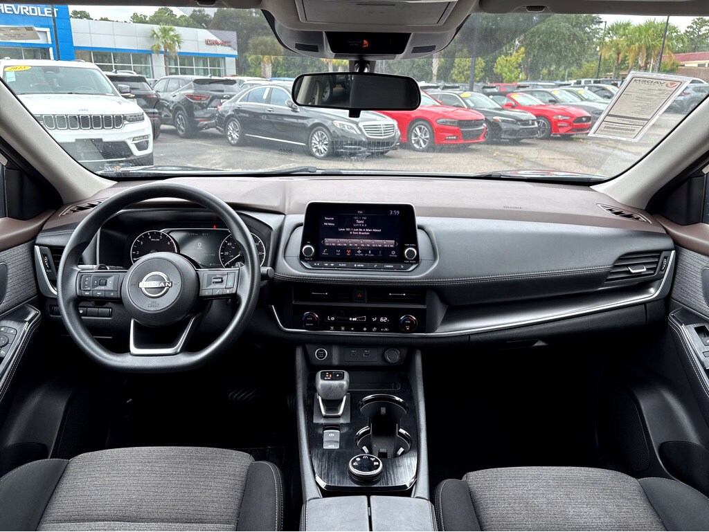 2023 Nissan Rogue SV photo 3