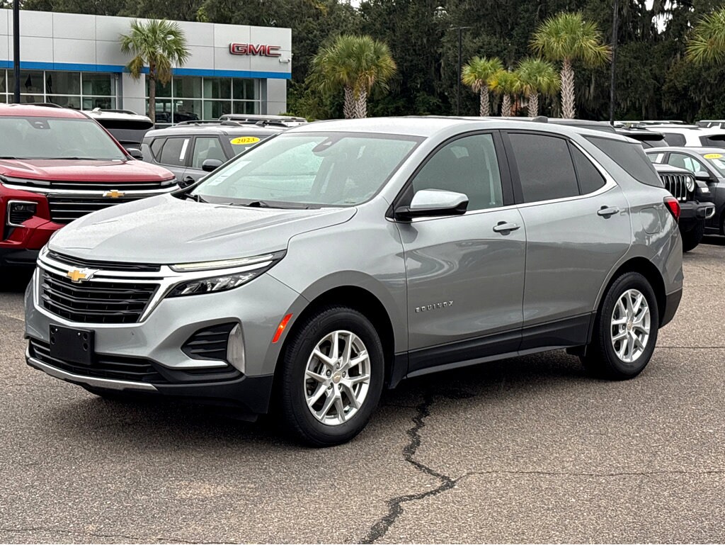 2023 Chevrolet Equinox LT photo 2