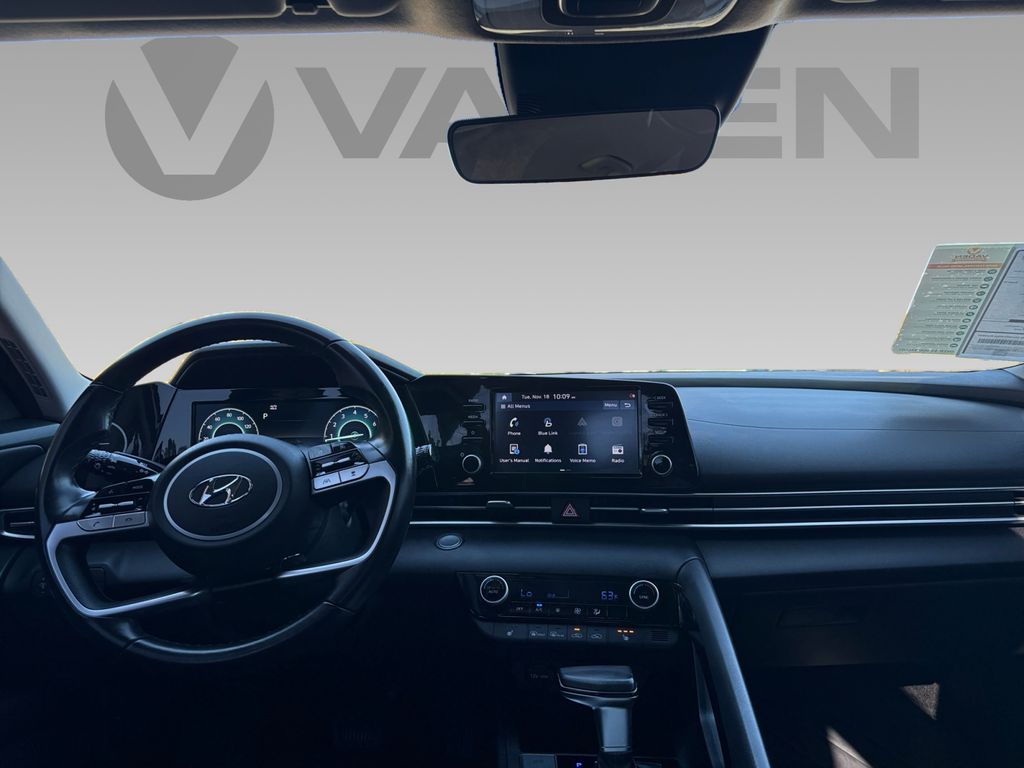 2021 Hyundai Elantra SEL Convenience photo 2