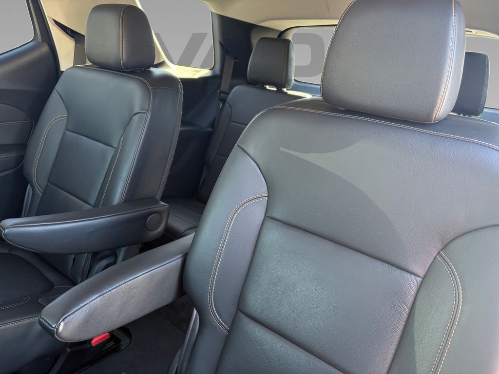 2020 Chevrolet Traverse Leather photo 3