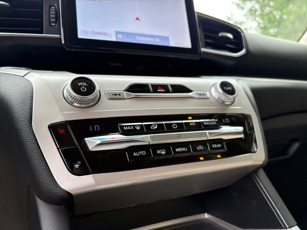 2021 Ford Explorer XLT photo 2
