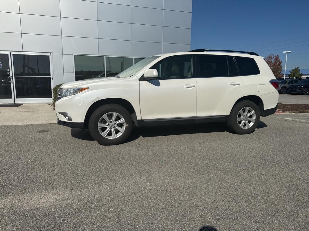 Used 2013 Toyota Highlander SE V6 SUV