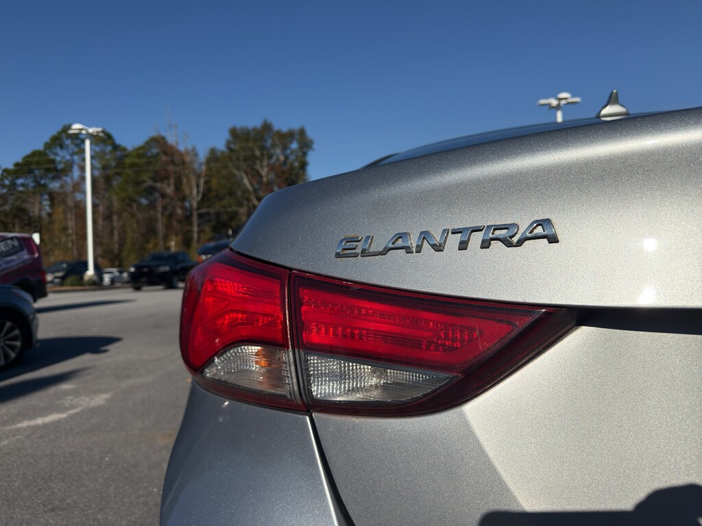 Used 2016 Hyundai Elantra SE Sedan