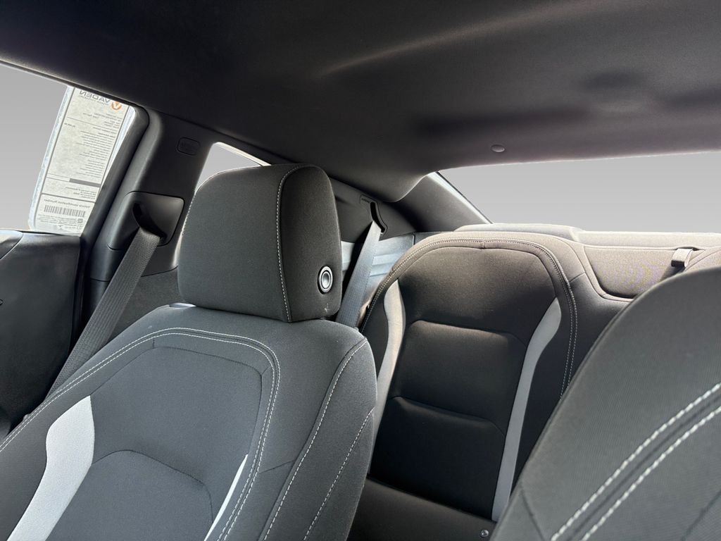 2021 Chevrolet Camaro 1LT photo 2