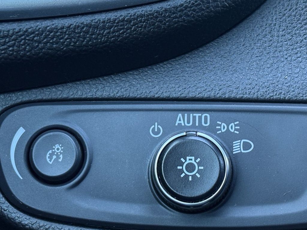 2019 Chevrolet Trax LT photo 3