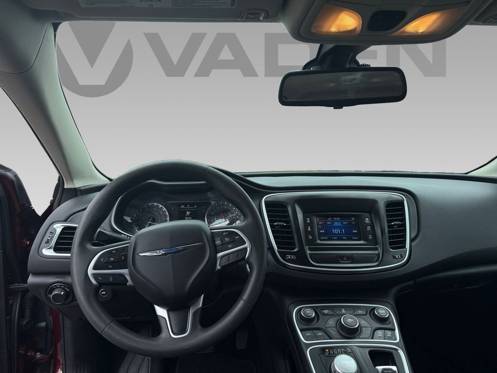 2015 Chrysler 200 Limited photo 3