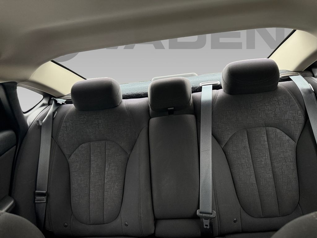 2015 Chrysler 200 Limited photo 2
