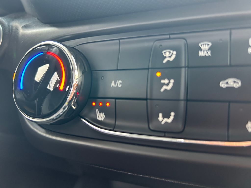 2021 Chevrolet Trailblazer LT photo 3