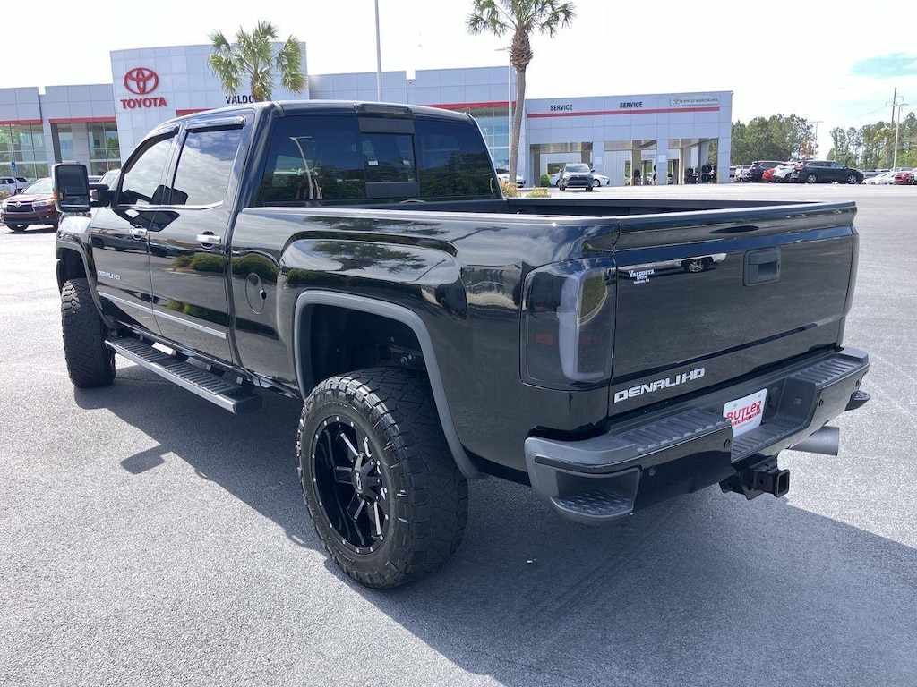 Used 2018 GMC Sierra 2500HD Denali Truck Crew Cab