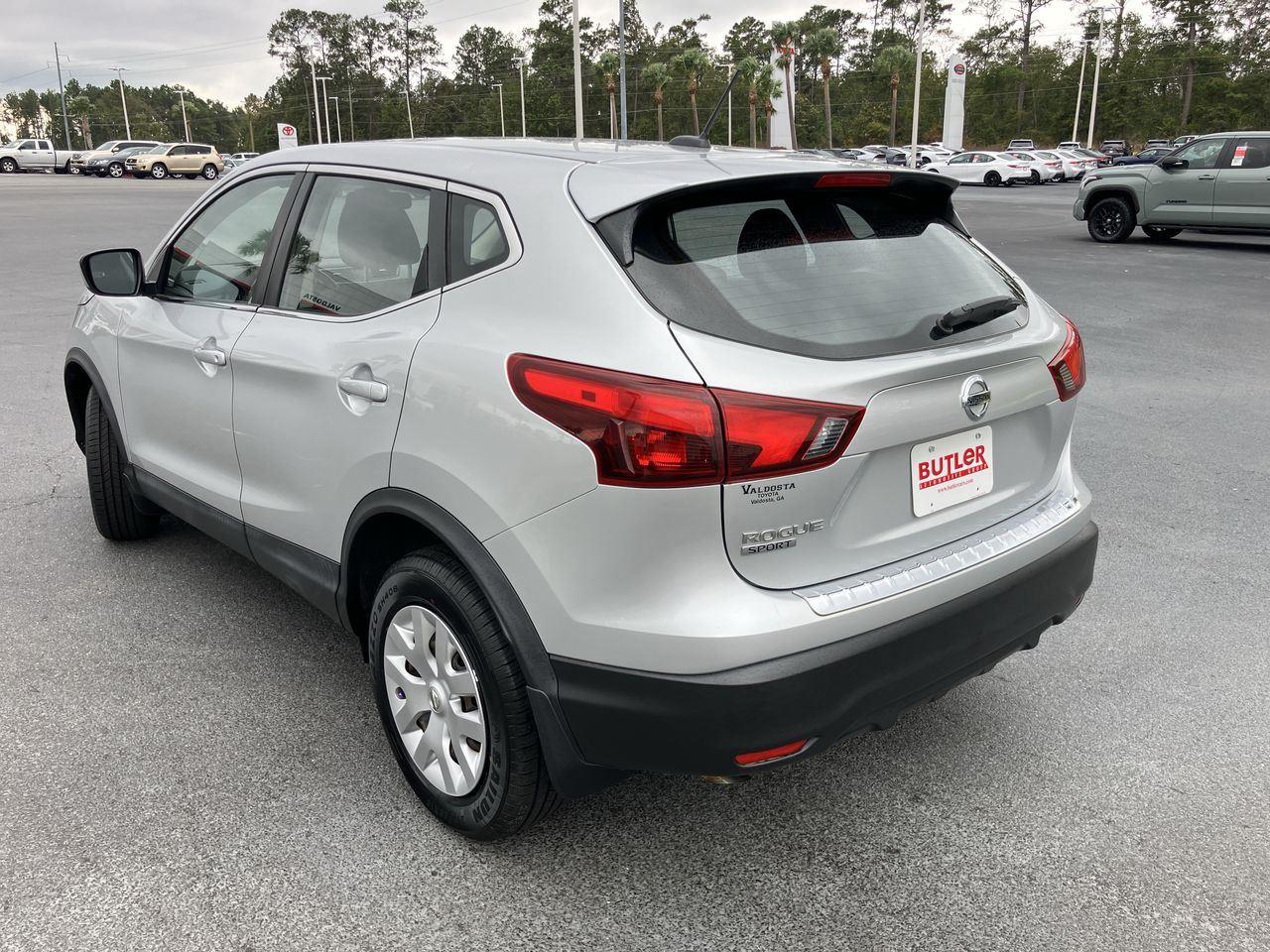 2019 Nissan Rogue Sport S photo 3