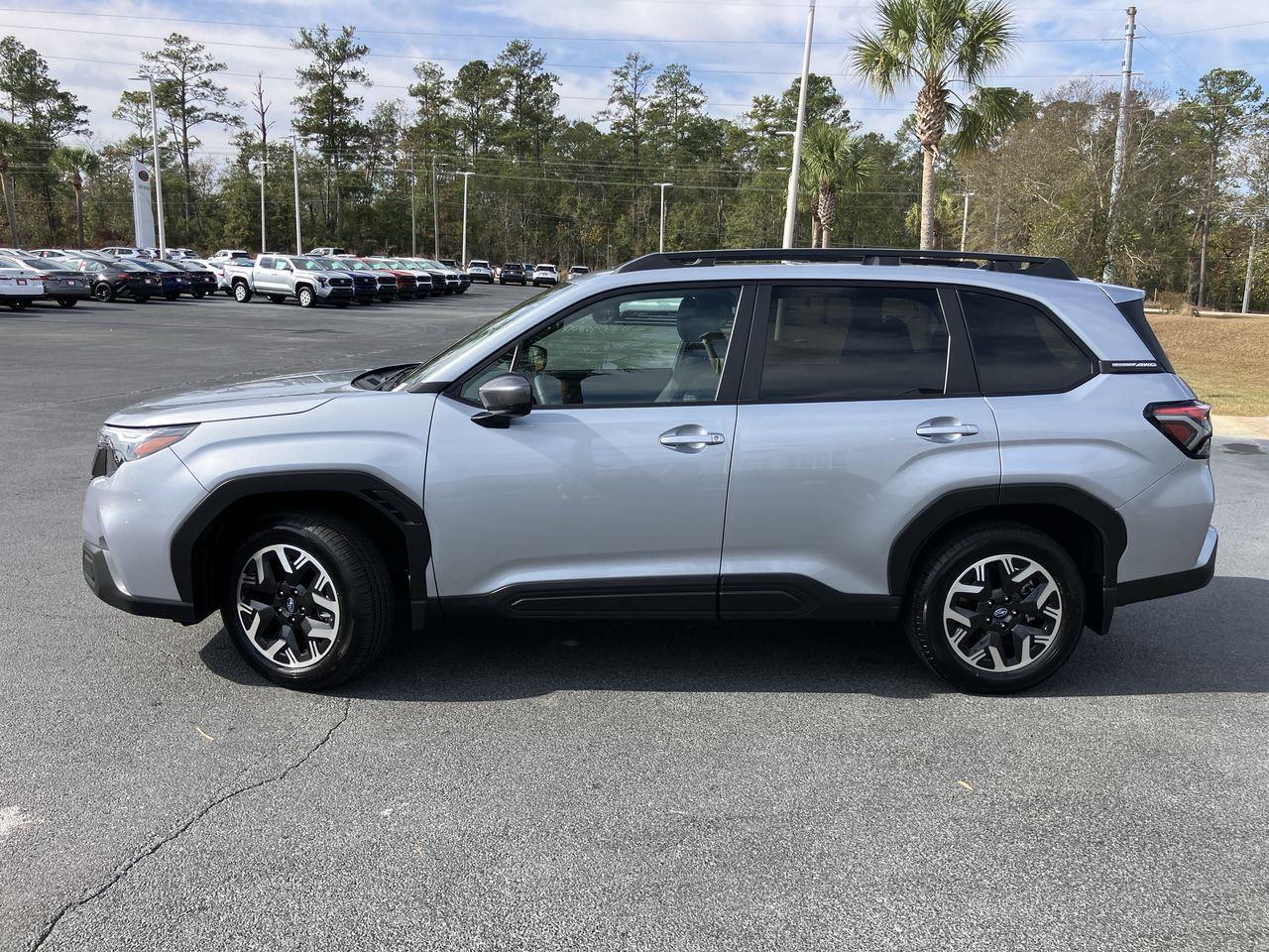 2025 Subaru Forester Premium Base photo 2