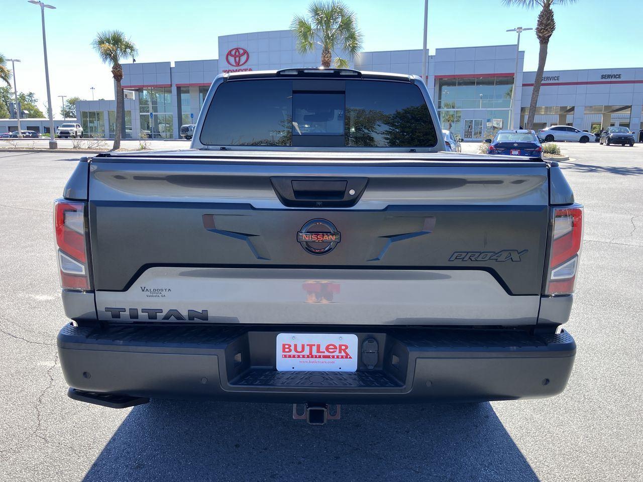 2021 Nissan Titan PRO-4X Crew Cab photo 4