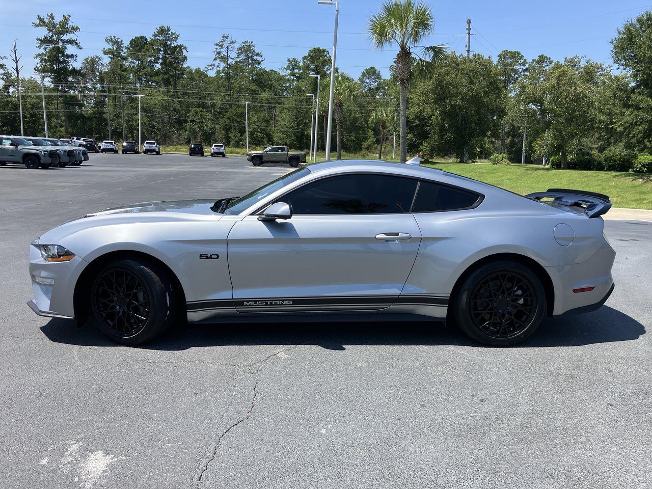 2022 Ford Mustang GT Premium photo 2