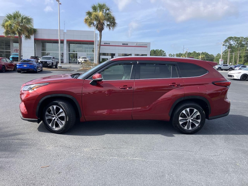 Used 2022 Toyota Highlander XLE SUV