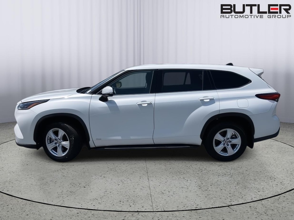 Used 2022 Toyota Highlander Hybrid LE SUV