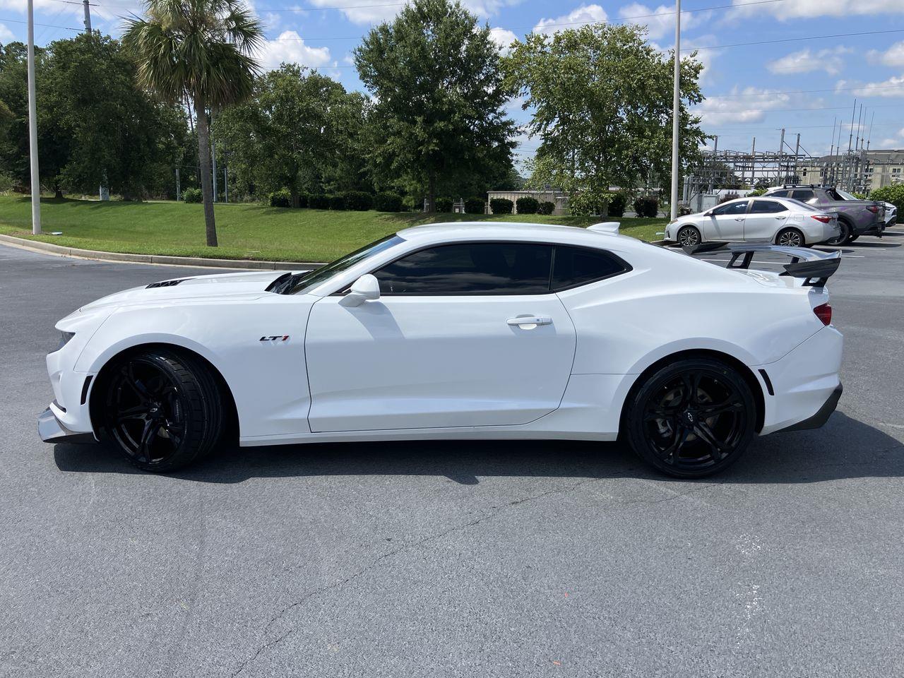 2021 Chevrolet Camaro LT1 photo 2