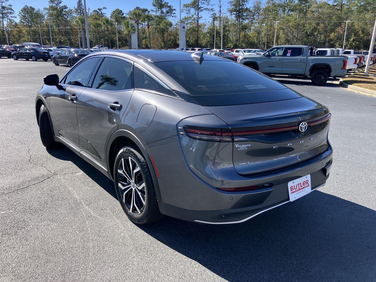 2023 Toyota Crown Limited photo 3